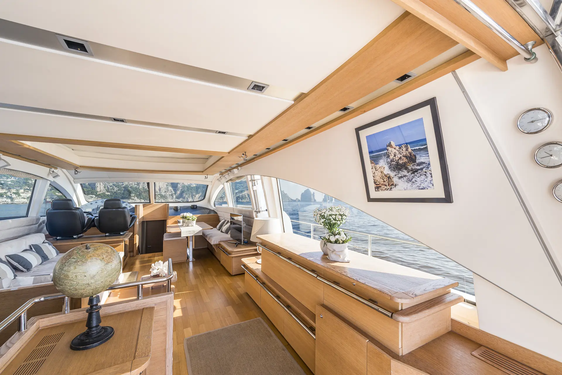 Interni dello Yacht Aicon 72
