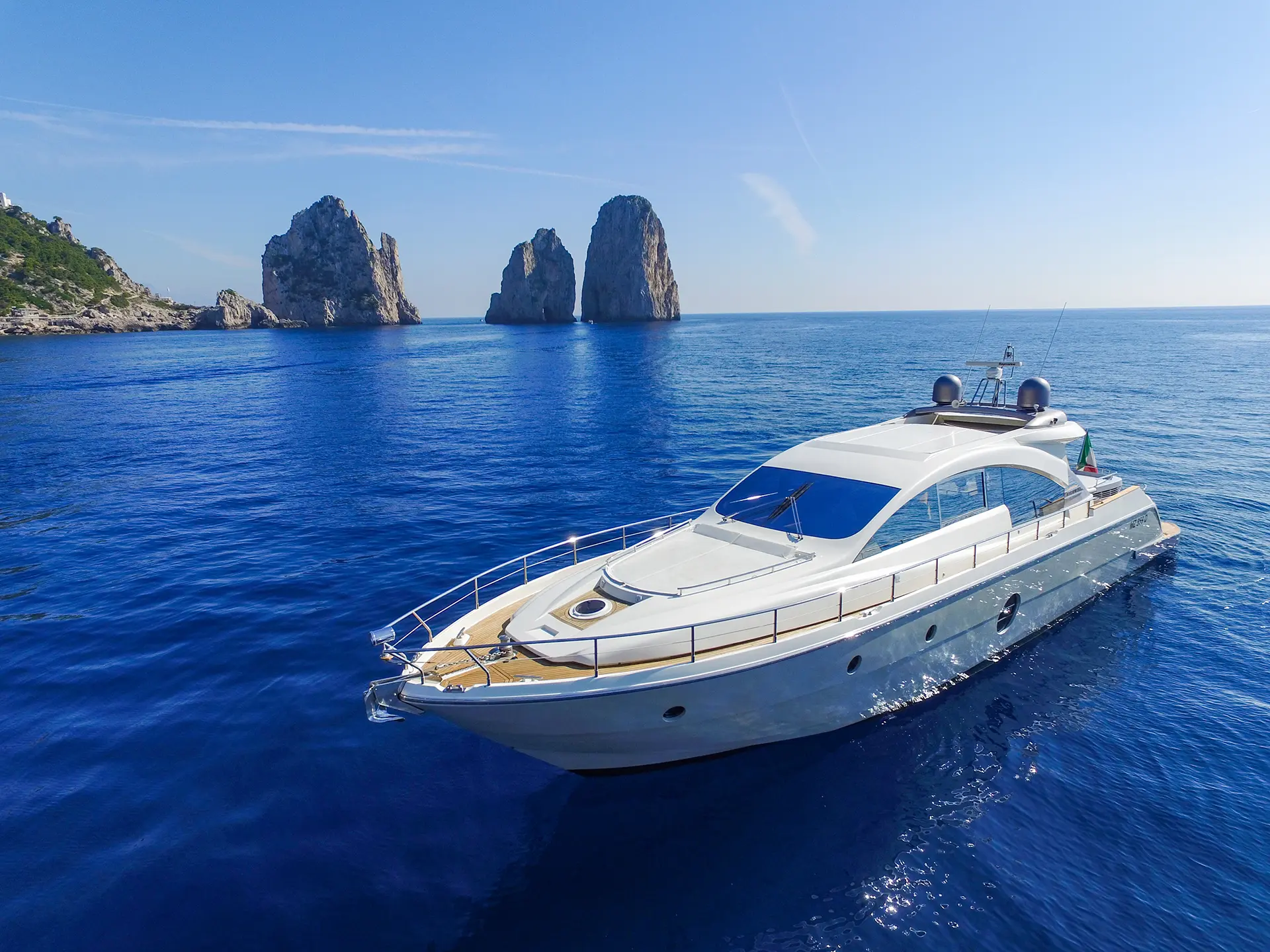 Aicon 72 in partenza per un tour privato a Capri