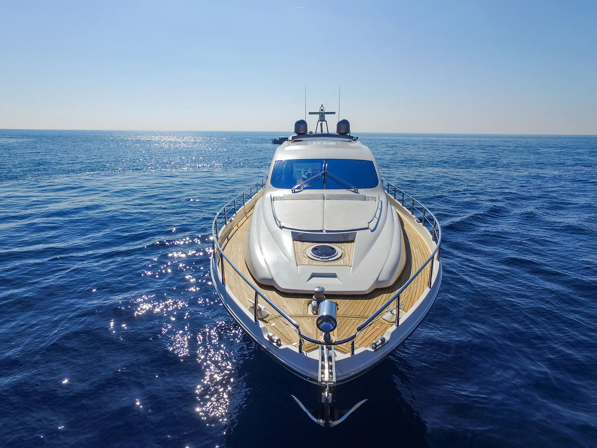 Dettaglio prua dello Yacht Aicon 72