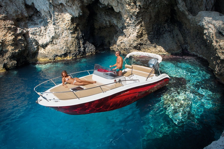 Allegra 21 navigating in the crystal water of Capri