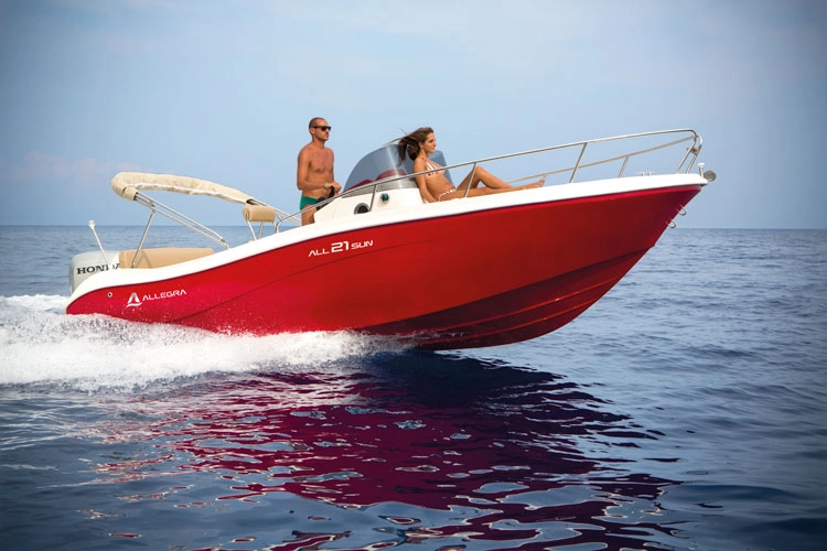 Side view of the Allegra 21 during a private boat tour