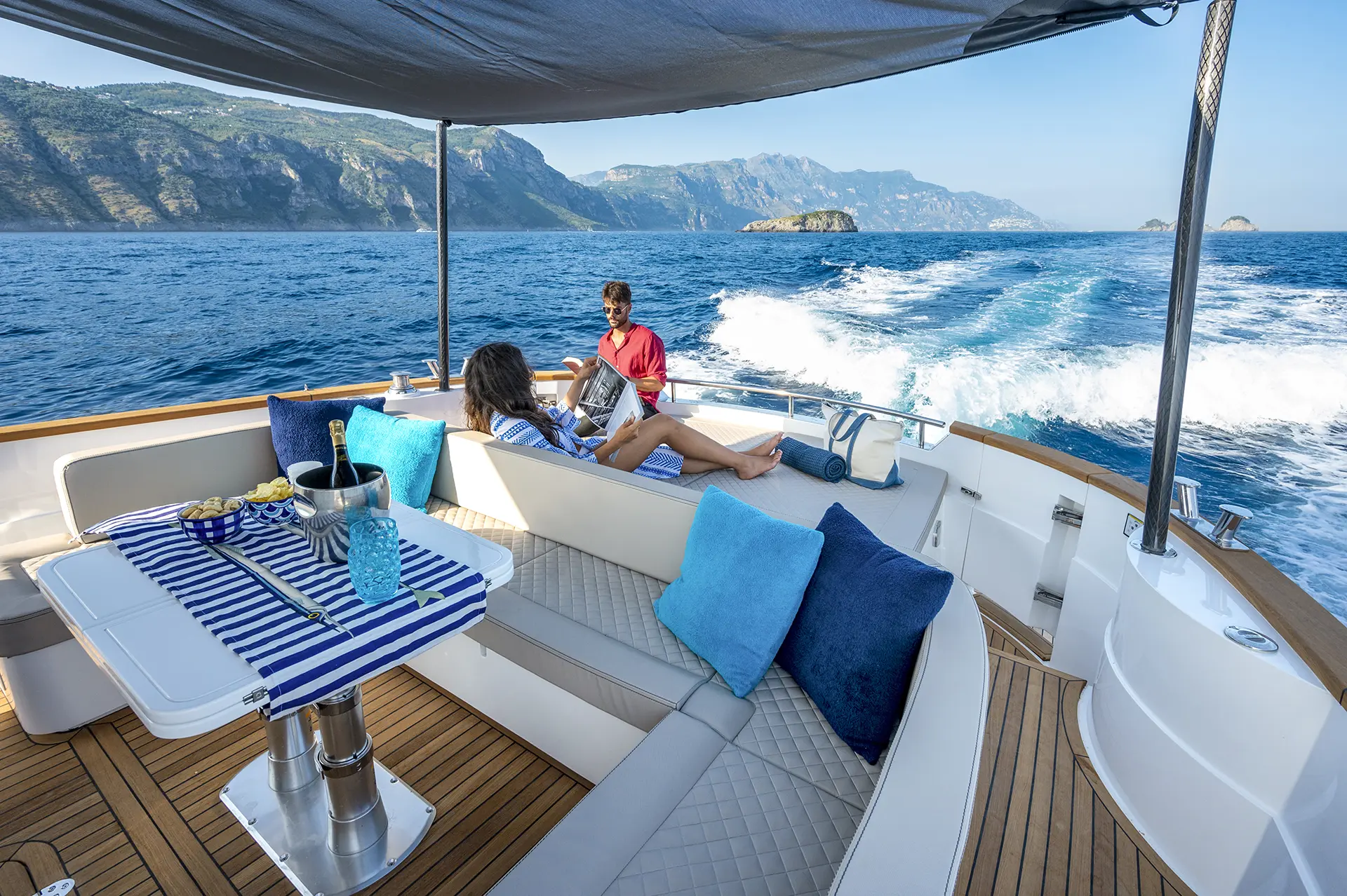 Relax a poppa del Gozzo Apreamare 45 durante un tour privato