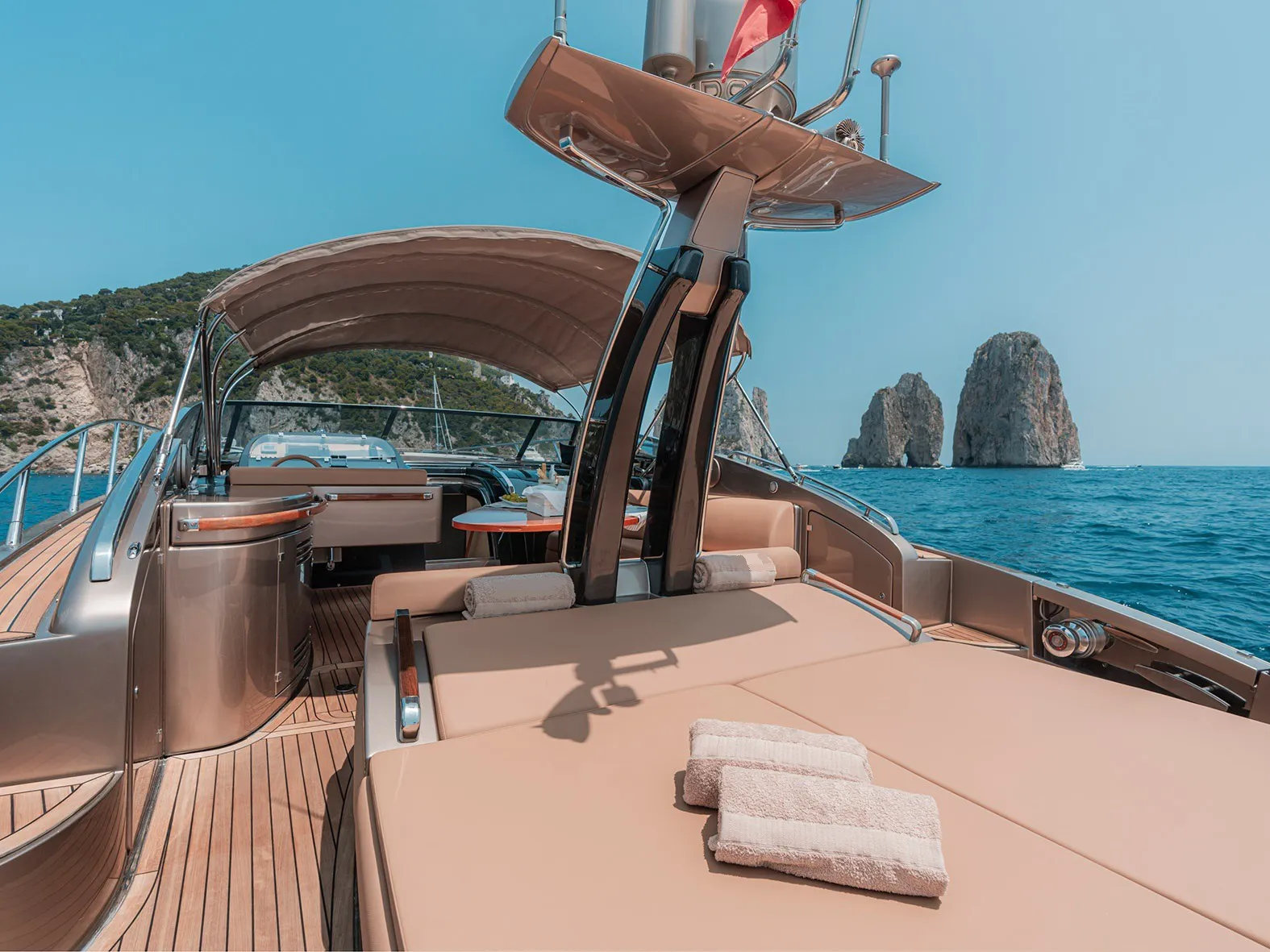 Salotto esterno del Riva 52
