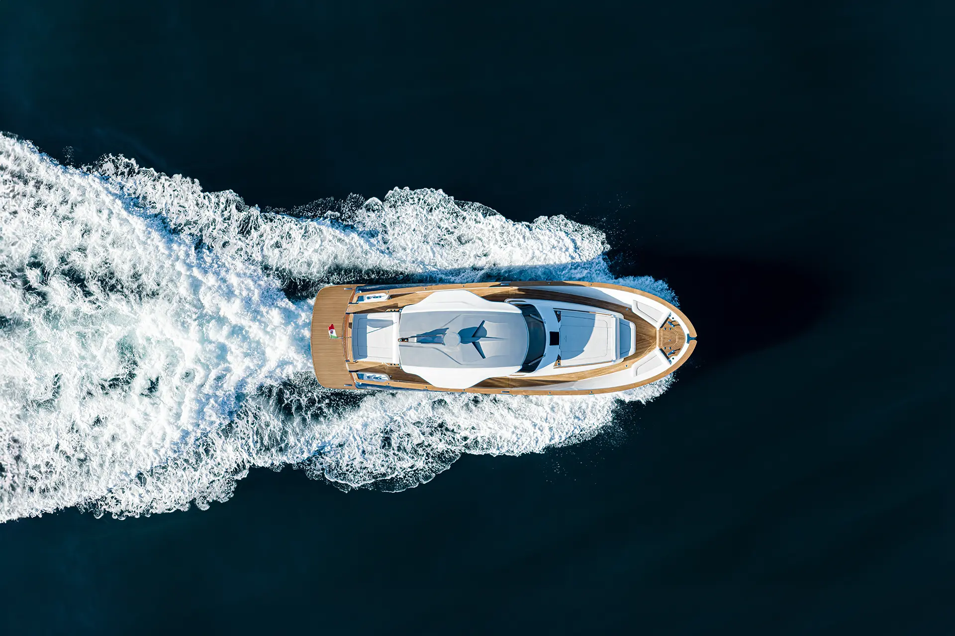Lancia Aprea 52 cruising along the Amalfi Coast