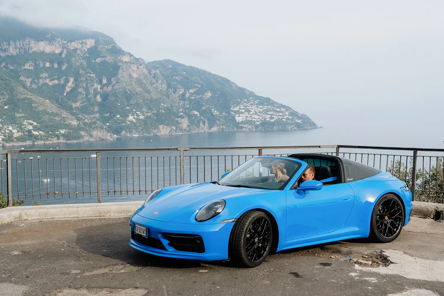 Luxury journey from Sorrento to Positano on a luxury Porsche 911
