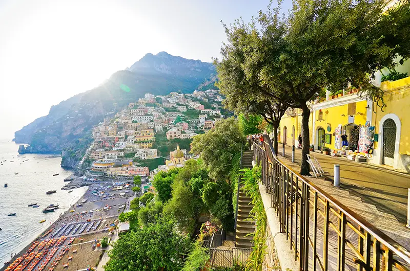 Vista Panoramica di Positano con la cupola maiolicata sullo sfondo