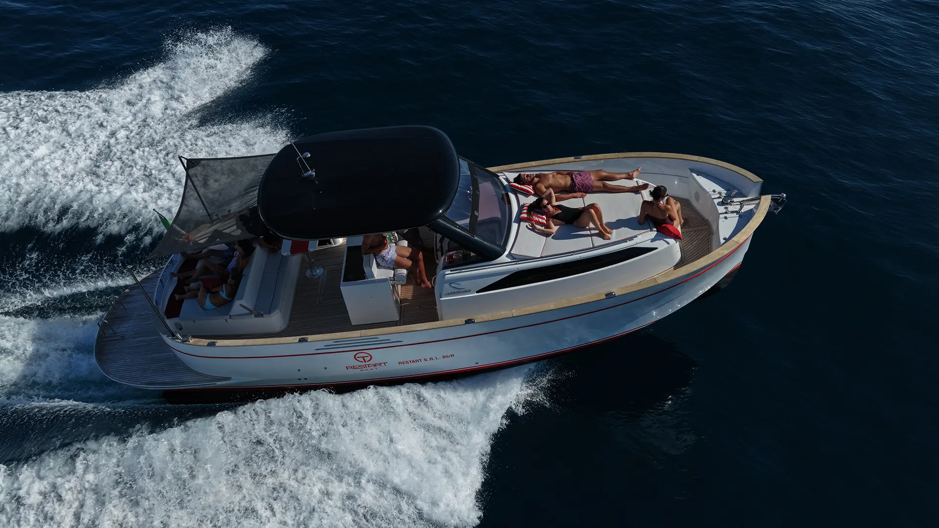 Apreamare 35: barca ideale per un tour privato di una giornata